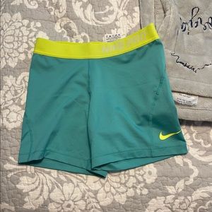 girls nike pros size large